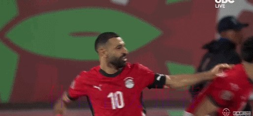 萨拉赫救主:91分钟单挑绝杀!延续11年纪录 万人致敬英雄 萨拉赫救主:91分钟单挑绝杀!延续11年纪录 万人致敬英雄